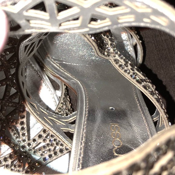 SERGIO ROSSI EMBELLISHED TRESOR T STRAP SANDALS - Picture 5 of 6